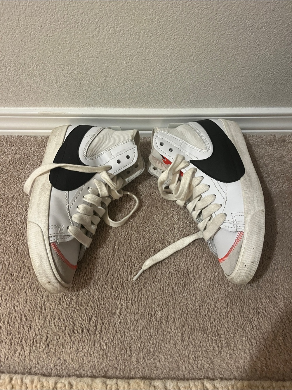 Nike Blazer Jumbo Mid 77 White High-Top Shoes - Picture 5 of 6